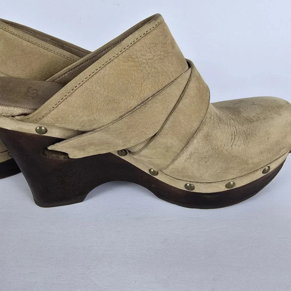 Ugg Women’s Natallie Leather Studded Platform Slip On Tan Clog Size 7 - Picture 6 of 16